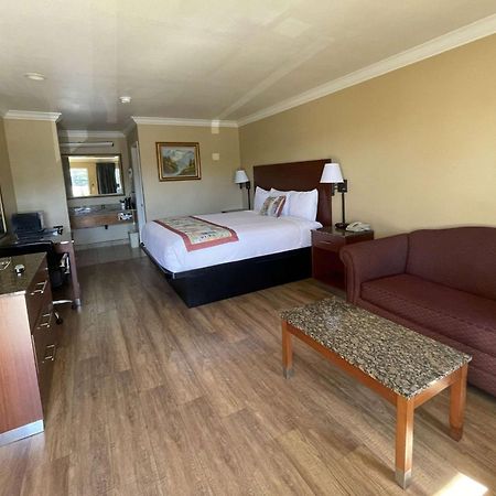 Travelodge By Wyndham Costa Mesa Newport Beach Hacienda Exterior foto