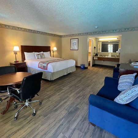 Travelodge By Wyndham Costa Mesa Newport Beach Hacienda Exterior foto