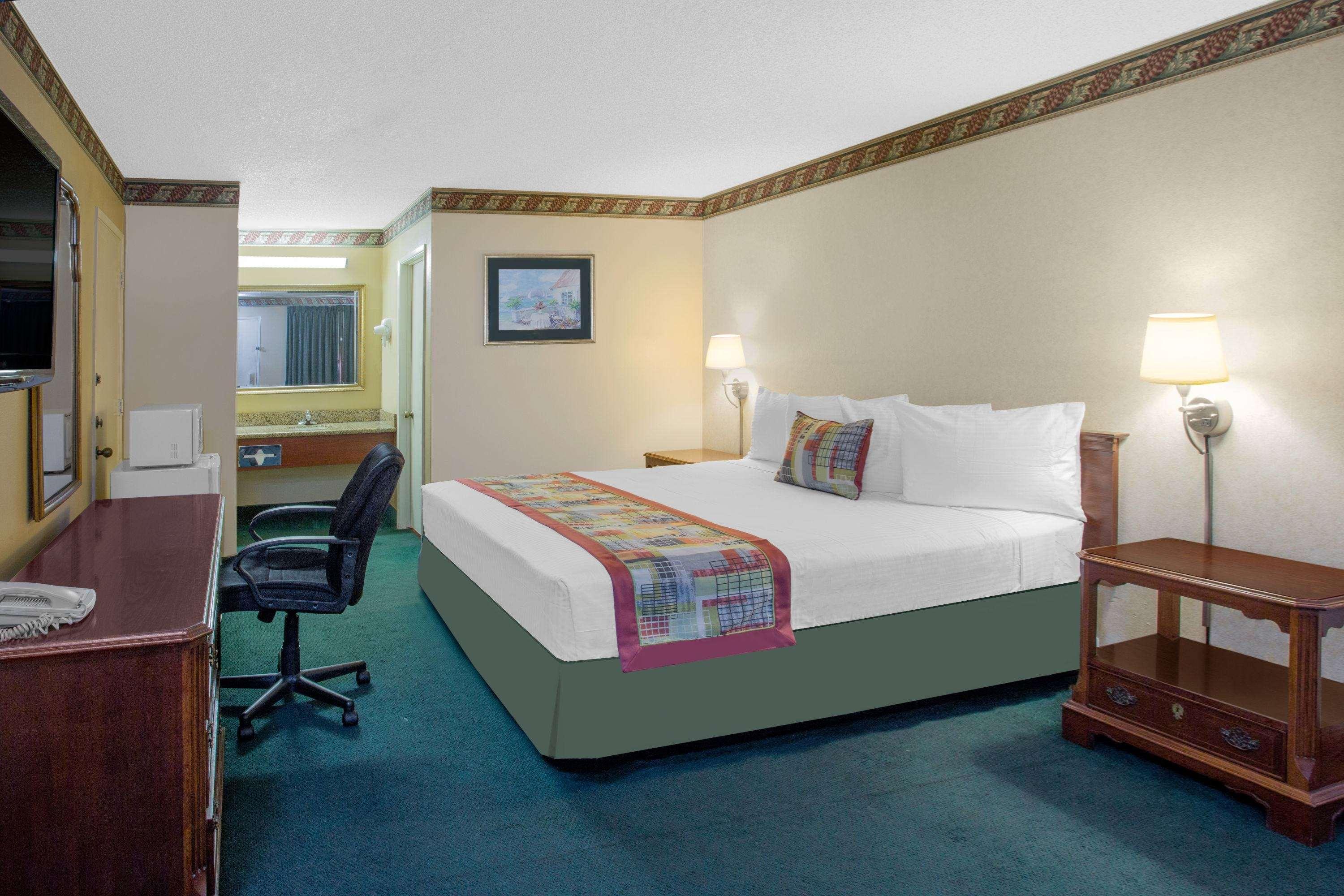 Travelodge By Wyndham Costa Mesa Newport Beach Hacienda Exterior foto