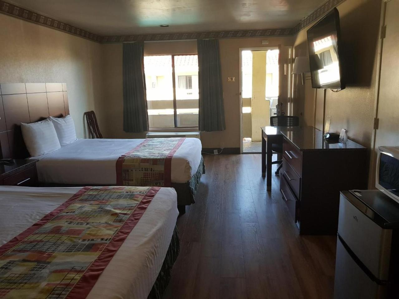 Travelodge By Wyndham Costa Mesa Newport Beach Hacienda Exterior foto